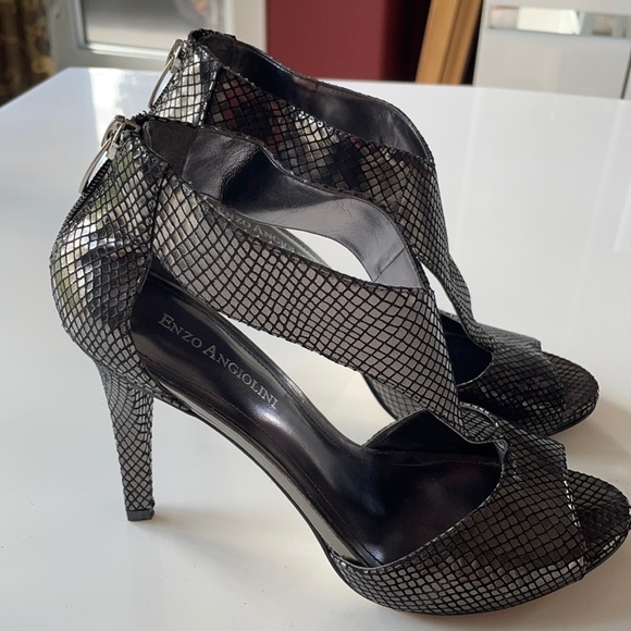Enzo Angiolini Size 8 Metallic Grey/Black Heel - Picture 1 of 3